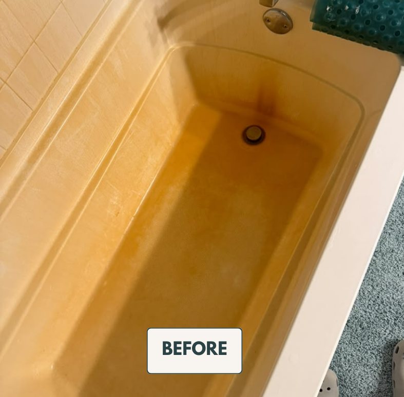Bathtub before and after cleaning with Scrunchy concentrate
